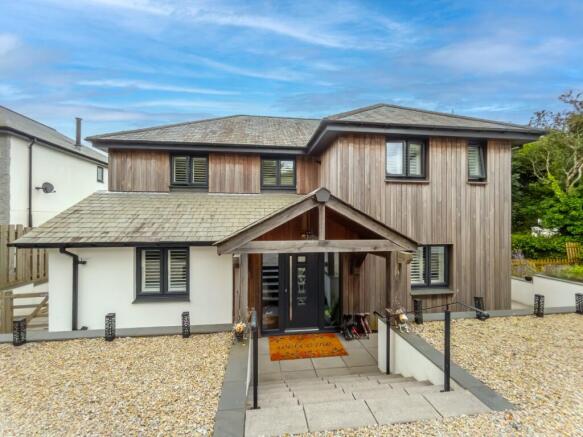 4 bed property, in Crowntown, £795,000