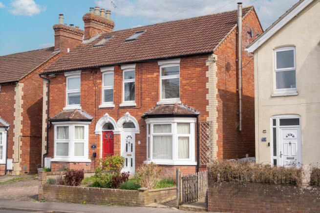 3 bed property, in Old Winton Road, £250,000