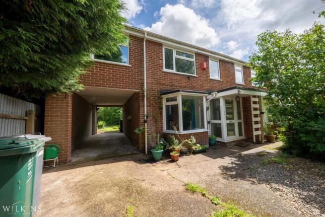 4 bed property, in Main Street, £340,000