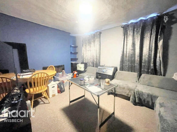2 bed property, in Market Street, £165,000