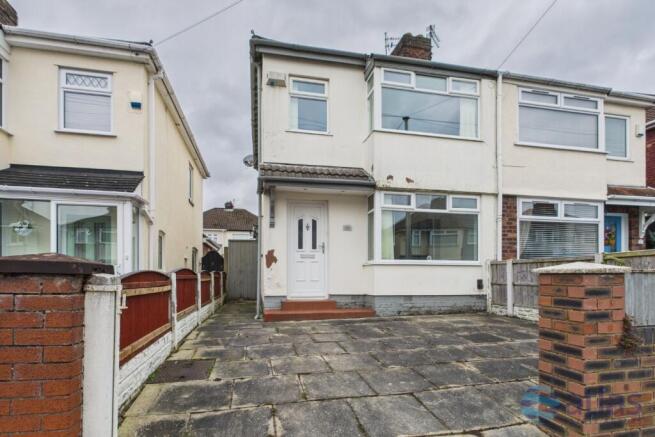 3 bed property, in Easton Road, £160,000