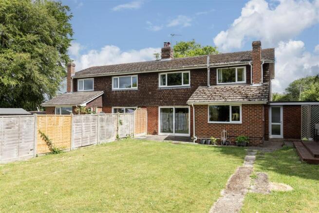 4 bed property, in Dauntsey Bridge, £495,000