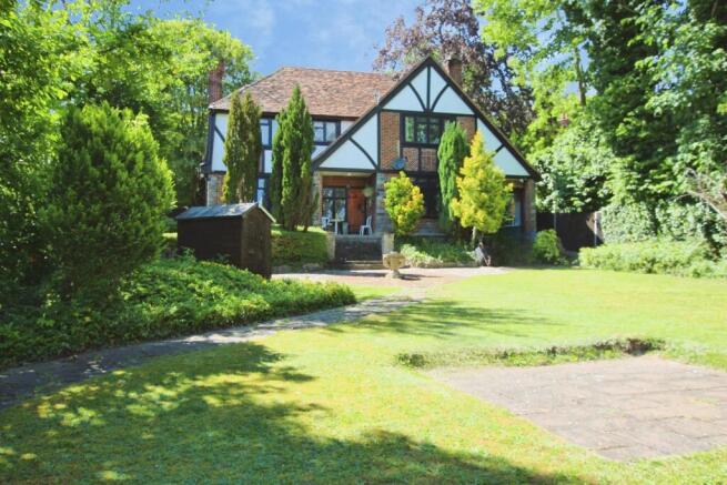 5 bed property, in Coldharbour Lane, £900,000