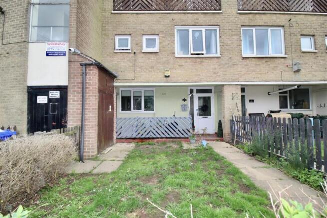 3 bed property, in Foxwood Grove, £130,000