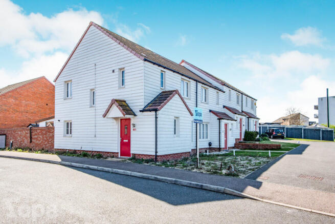 3 bed property, in Hopkins Close, £400,000