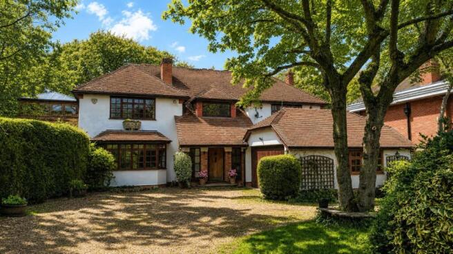 6 bed property, in Carnaby Road, £1,699,995