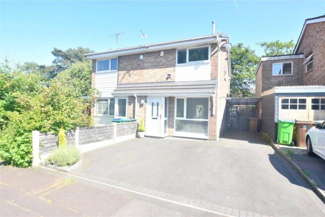 2 bed property, in Arden Avenue, £210,000