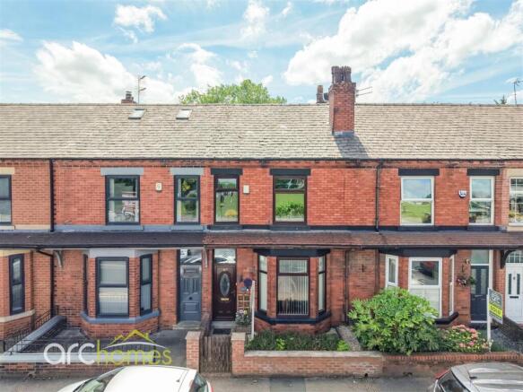 4 bed property, in Tyldesley Road, £200,000