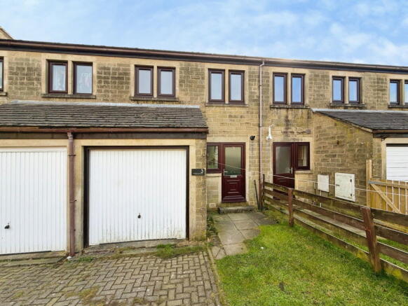 3 bed property, in Oakleigh Mews, £175,000