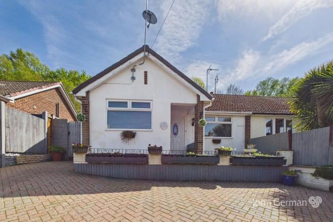 2 bed property, in Marlborough Crescent, £200,000