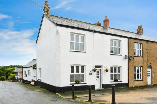 4 bed property, in Korna House, £360,000