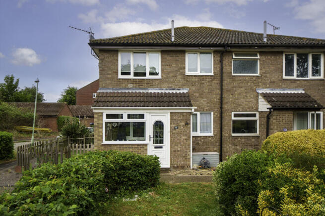 1 bed property, in Ashground Close, £165,000