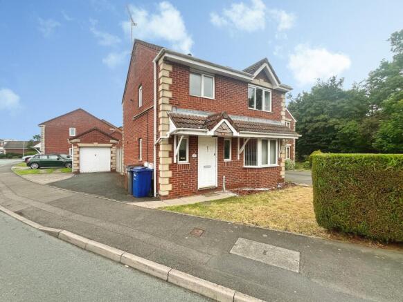 3 bed property, in Clays Lane, £245,000