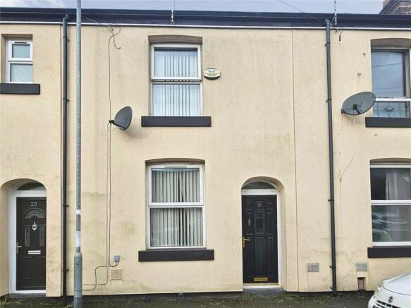 2 bed property, in Osborne Street, £140,000