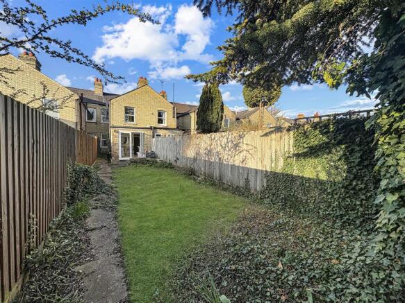 3 bed property, in Cherry Hinton Road CB1, £460,000