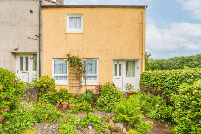 2 bed property, in Nether Court, £115,000