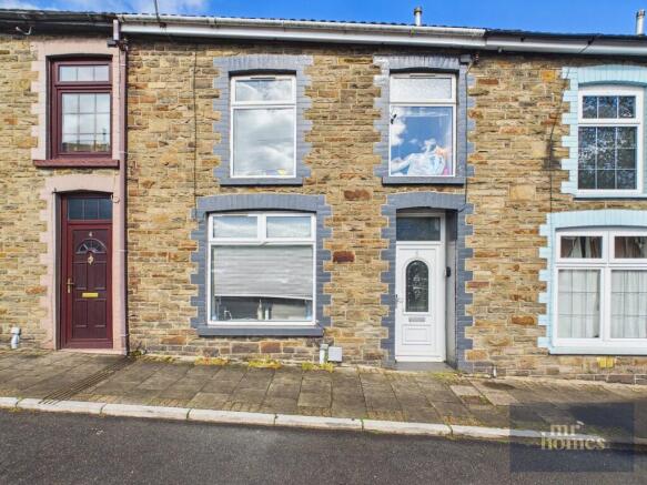 3 bed property, in Miskin Road, £90,000