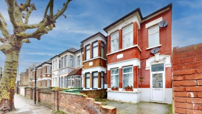 3 bed property, in Terrace Road, £569,900