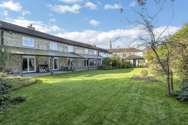 5 bed property, in Globe Street, £585,000