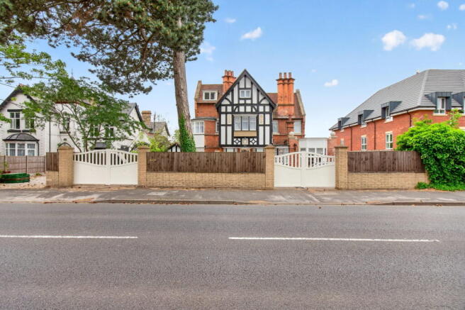 7 bed property, in Birmingham Road, £895,000