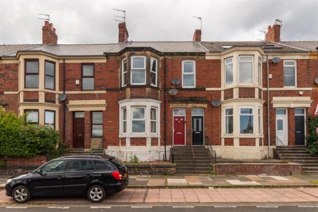 3 bed property, in Dinsdale Road, £180,000