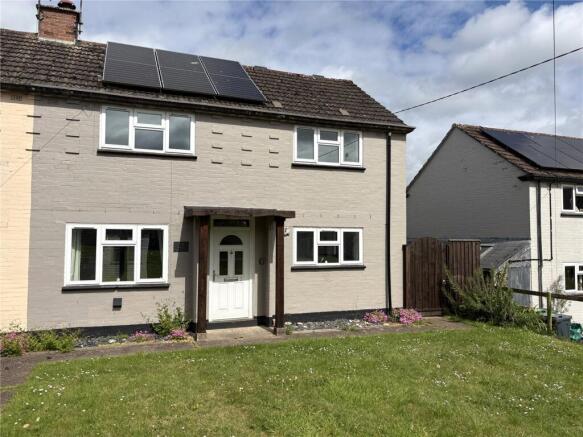 3 bed property, in Weston Close, £240,000