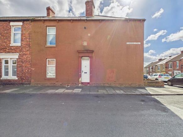 2 bed property, in Stormont Street, £50,000