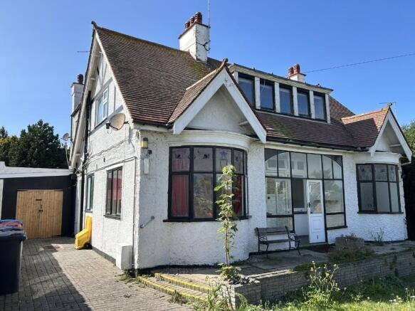 6 bed property, in Dane End Road, £495,000