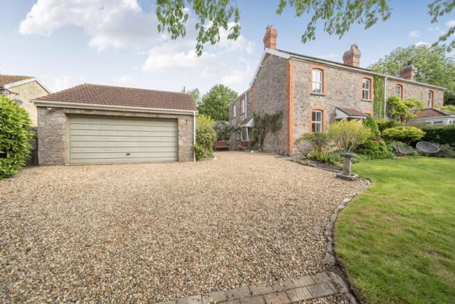 4 bed property, in Hurst Batch, £585,000