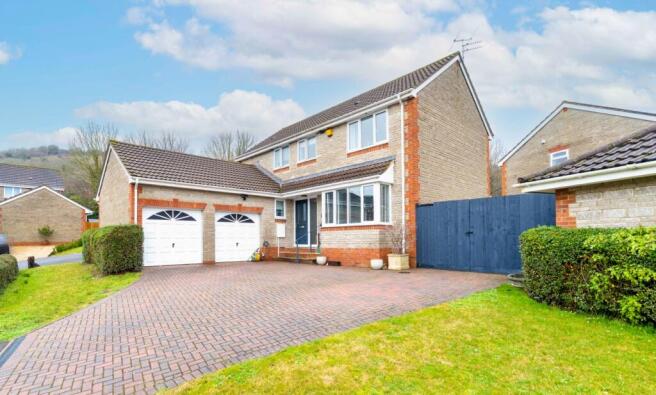 4 bed property, in Super family home in desirable residential area in Axbridge, £510,000