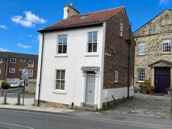 3 bed property, in Briggate, £250,000
