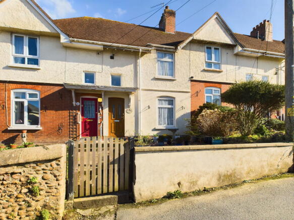 2 bed property, in School Lane, £250,000