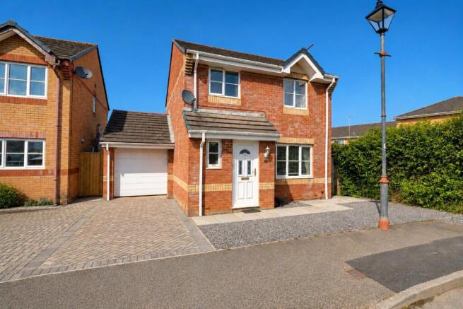 3 bed property, in Higher Westlake Road, £290,000