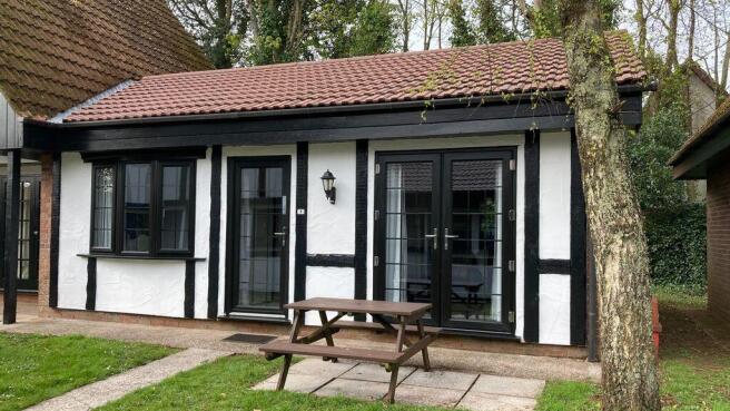 2 bed property, in 7 Tudor Court, £75,000