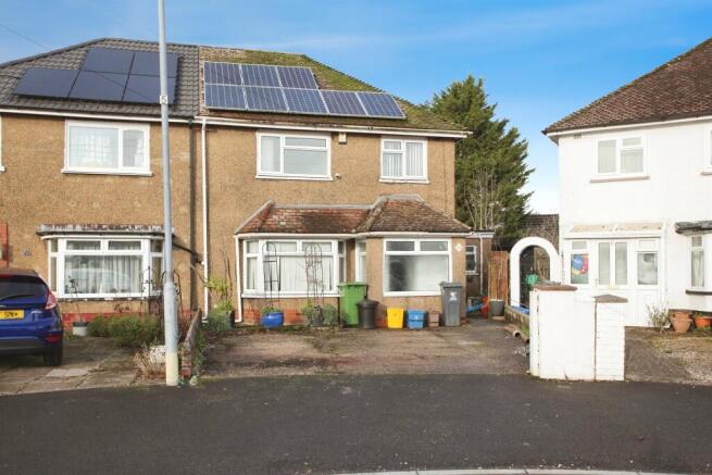 3 bed property, in Heol Powis, £375,000