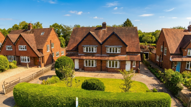 5 bed property, in Efflinch Lane, £725,000
