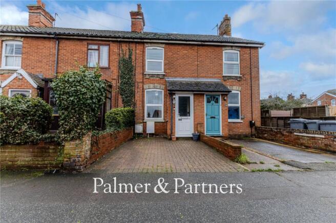 4 bed property, in Kings Road, £210,000