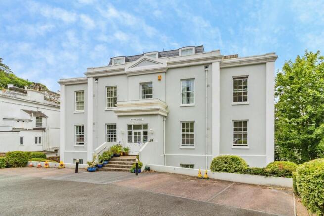 2 bed property, in Lower Woodfield Road, £325,000