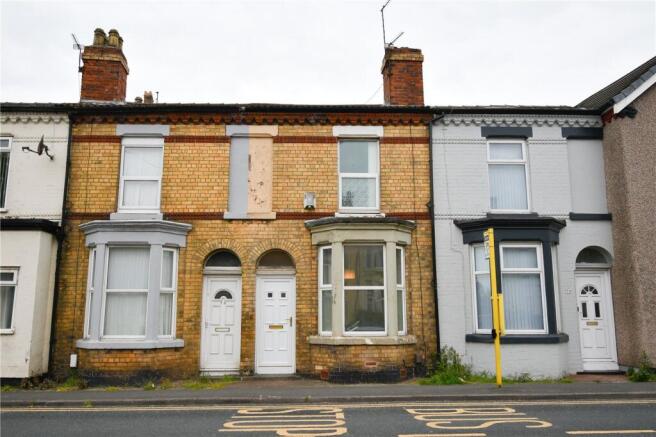 2 bed property, in Wheatland Lane, £100,000