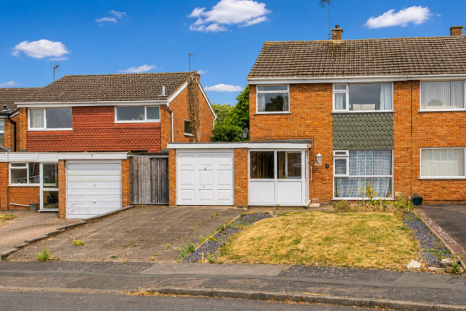 3 bed property, in Collaton Road, £220,000