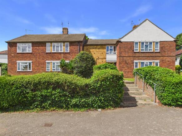 2 bed property, in Clifton Road, £249,950