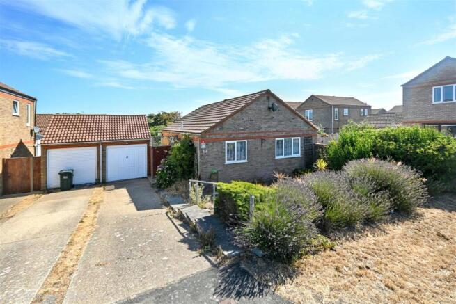 2 bed property, in Ramsay Way, £325,000