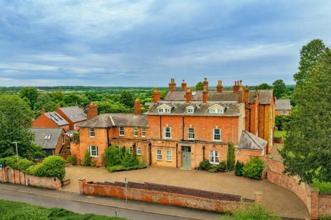 7 bed property, in Berridges Lane, £1,600,000