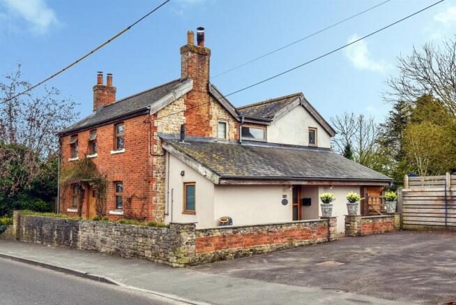 3 bed property, in High Street, £795,000