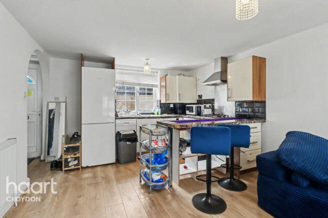 2 bed property, in Cobblestone Place, £325,000