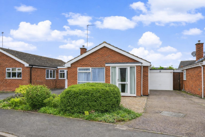 2 bed property, in Gables Lea, £310,000