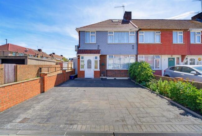 3 bed property, in Lansbury Avenue, £600,000