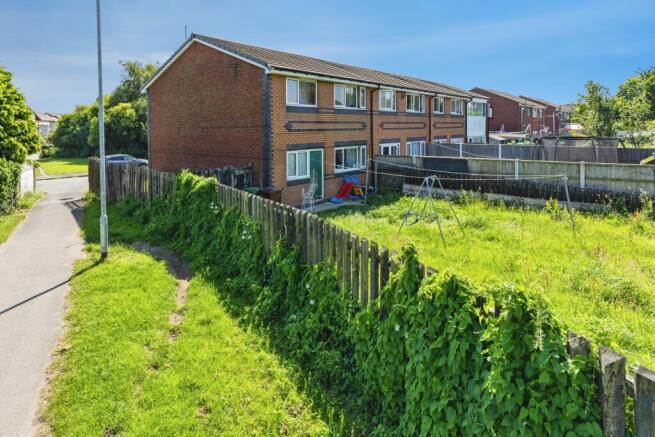 3 bed property, in Collinge Street, £120,000