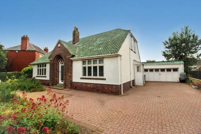 4 bed property, in Pogmoor Road, £300,000