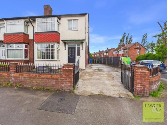 3 bed property, in Lowndes Lane, £300,000